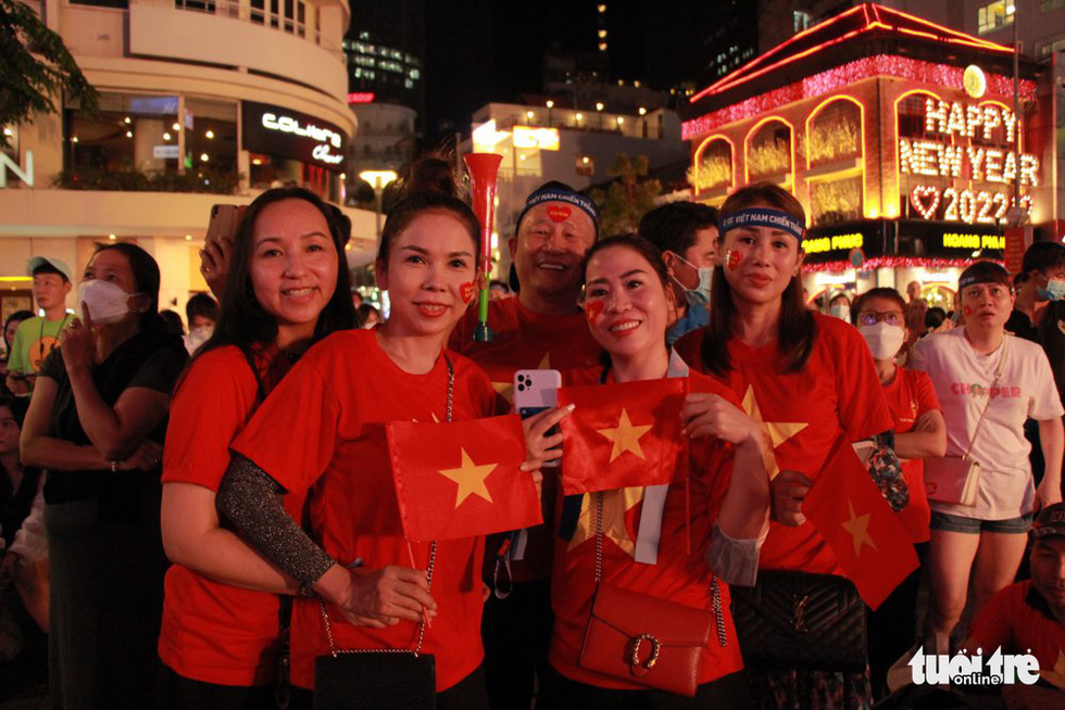 Người dân vui mừng cùng chiến thắng của U23 Việt Nam - Ảnh 7.