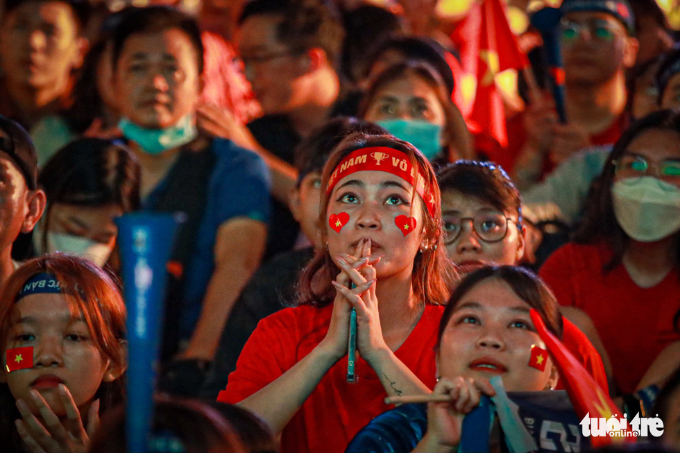 Người dân vui mừng chiến thắng của U23 Việt Nam - Ảnh 9.