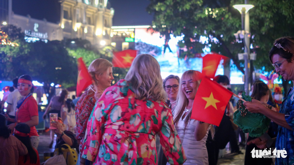 Người dân vui mừng chiến thắng của U23 Việt Nam - Ảnh 15.