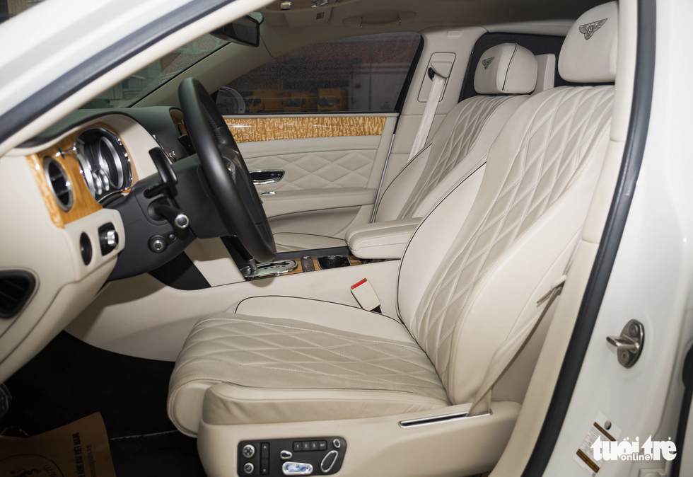 Bentley Flying Spur lăn bánh 8 năm vẫn có giá ngang Lexus LX600 mới - Ảnh 9.