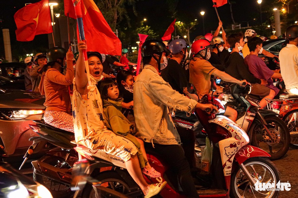 Cả nước tưng bừng mừng thành công lung linh của U23 nước ta - Hình ảnh 25.