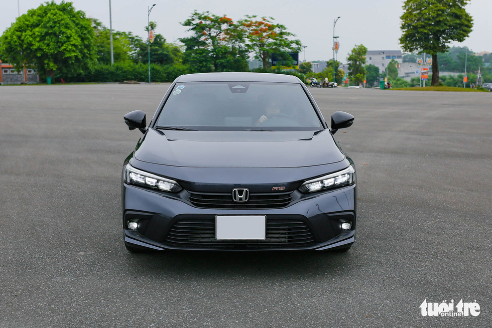 ‘Nhặt sạn’ Honda Civic 2022: Camera mờ ảo, cabin ồn, cảm xúc lái khó chê ở tầm giá gần 1 tỉ - Ảnh 2.