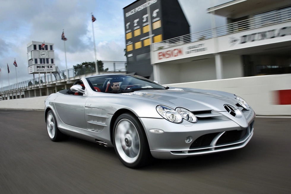 Cựu đệ nhất phu nhân Mỹ thích từ Mercedes-Benz SLR McLaren đến môtô đậm chất Trump - Ảnh 2.