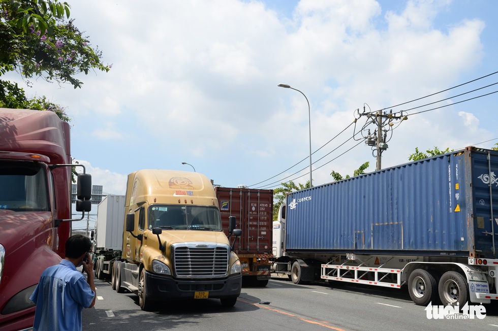 Cận cảnh những điểm nghẽn chờ vành đai 3 giải cứu - Ảnh 3. Cận cảnh những điểm nghẽn chờ vành đai 3 giải cứu - Ảnh 3.