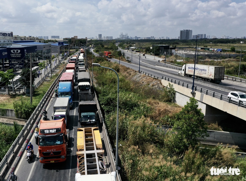 Cận cảnh những điểm nghẽn chờ vành đai 3 giải cứu - Ảnh 10. Cận cảnh những điểm nghẽn chờ vành đai 3 giải cứu - Ảnh 10.