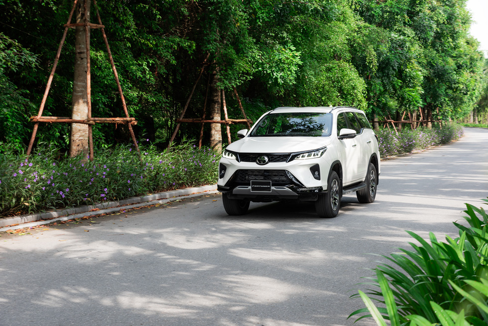 Toyota Fortuner 2022 tăng giá, thêm trang bị, quyết giành lại ngôi vương phân khúc - Ảnh 6.