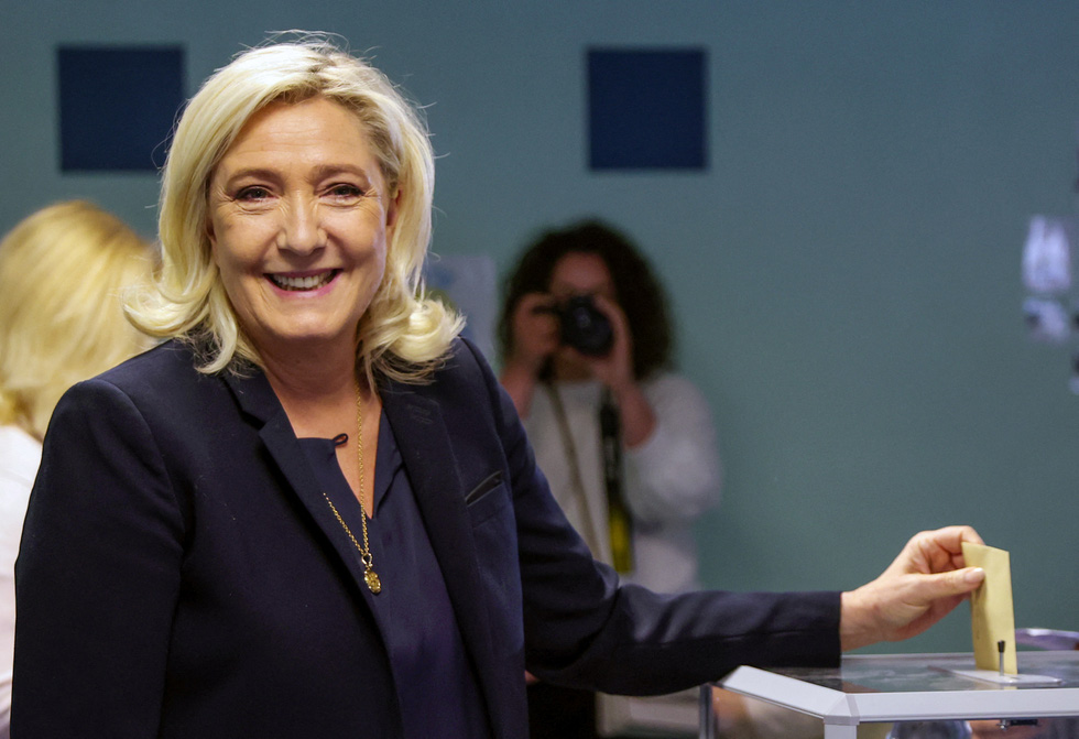 Cử tri Pháp đi bầu cử Quốc hội vòng 2 - Ảnh 8.