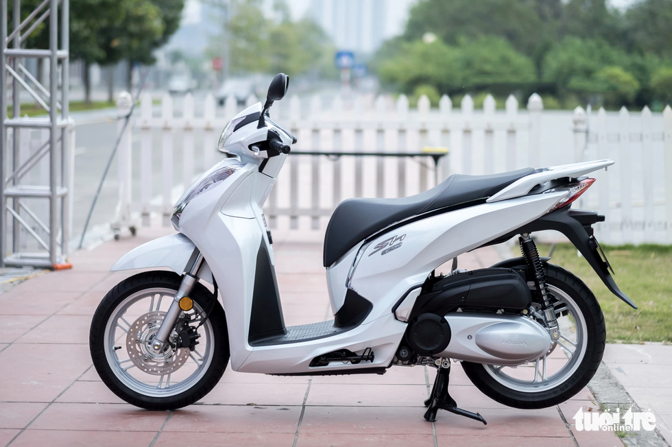 Dân buôn chào giá Honda SH300i 280 triệu đồng, cao gần gấp đôi bản 350 phân khối - Ảnh 9.