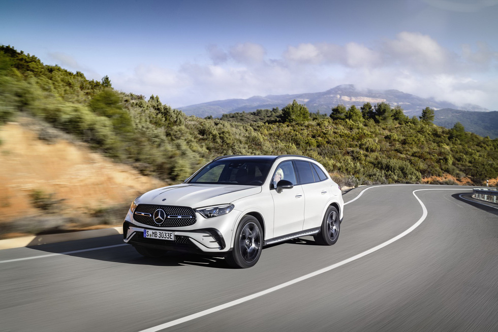 Mercedes-Benz GLC's best-selling SUV launches a new generation: All versions have a hybrid option - Photo 8.