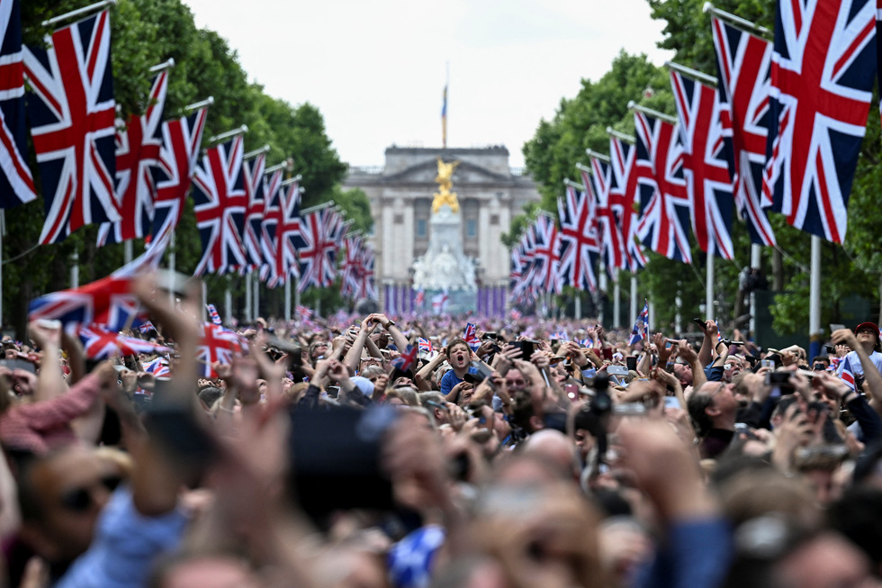 Hoành tráng đại lễ kỷ niệm 70 năm trị vì của Nữ hoàng Elizabeth II - Ảnh 1.