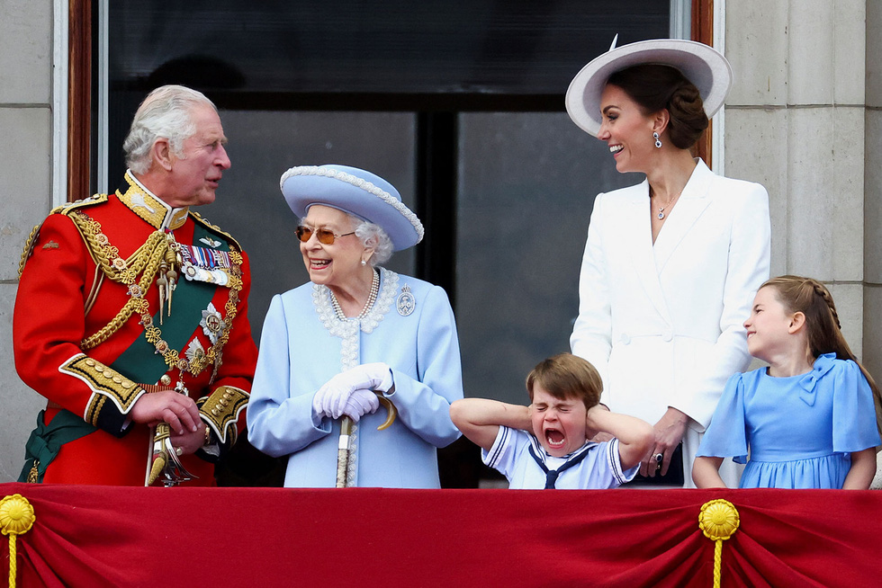 Hoành tráng đại lễ kỷ niệm 70 năm trị vì của Nữ hoàng Elizabeth II - Ảnh 11.