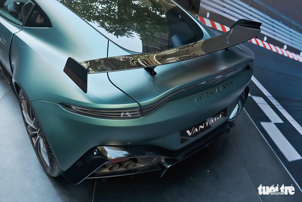 Aston Martin Vantage F1 Edition đầu tiên Việt Nam giá gần 18,8 tỉ đồng - Ảnh 9.