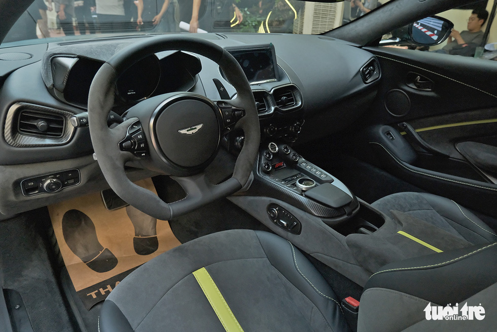 Aston Martin Vantage F1 Edition đầu tiên Việt Nam giá gần 18,8 tỉ đồng - Ảnh 4.