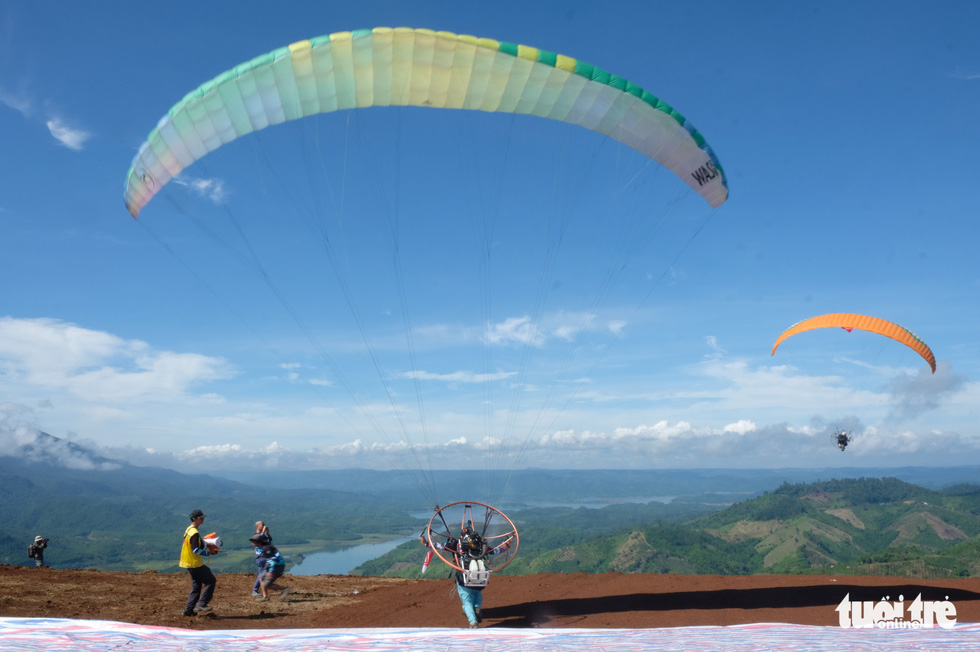 Mãn nhãn với màn bay cao hơn 1.800m trên hồ Tà Đùng - Ảnh 6.