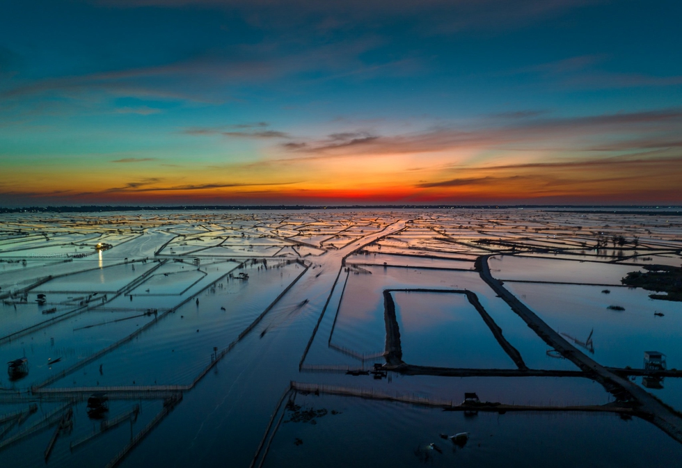 Hunting for a mesmerizing sunrise on Chuon lagoon - Photo 2.