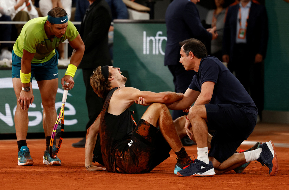 Zverev bỏ cuộc vì chấn thương, Nadal vào chung kết Roland Garros 2022 - Ảnh 4.