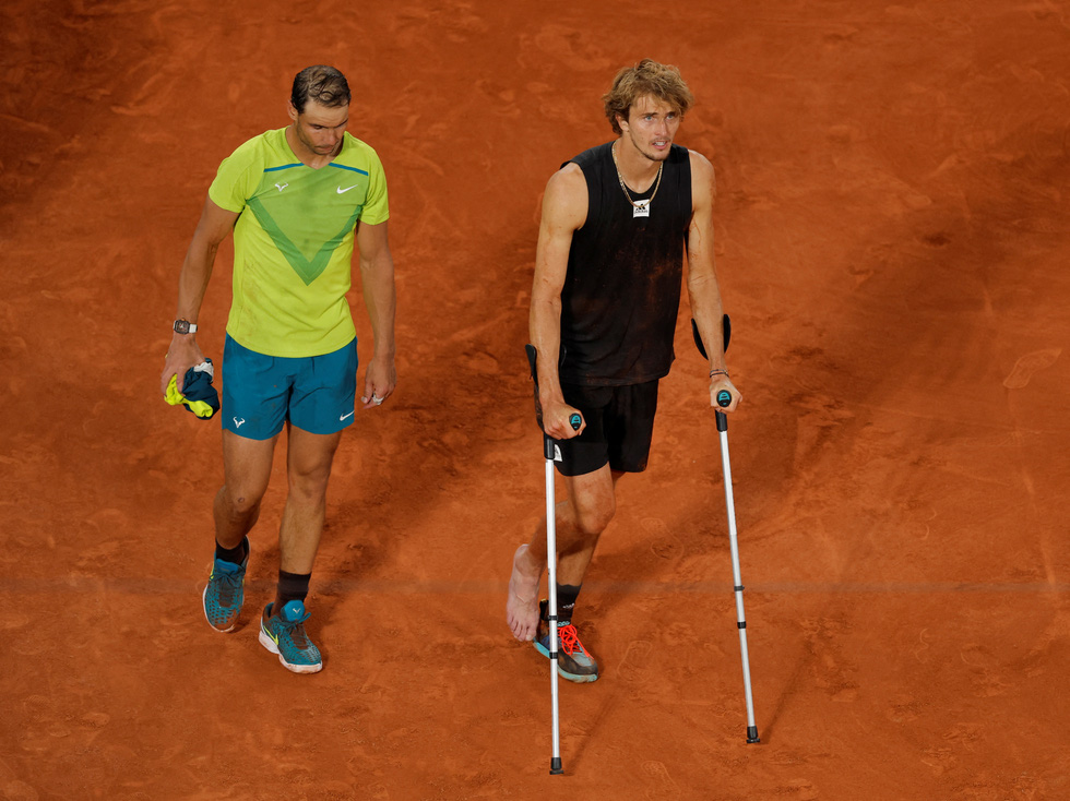 Zverev bỏ cuộc vì chấn thương, Nadal vào chung kết Roland Garros 2022 - Ảnh 6.