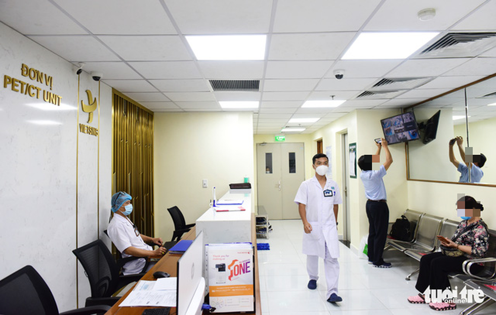 Máy chụp PET/CT của Bệnh viện Ung bướu tái hoạt động sau 1 năm ‘trùm mền’ vì thiếu thuốc phóng xạ - Ảnh 2.