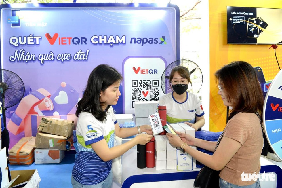 Chợ phiên Không tiền mặt: Cơ hội để bà con, công nhân tiếp cận những tiện ích mới nhất của xã hội - Ảnh 13. Chợ phiên Không tiền mặt: Cơ hội để bà con, công nhân tiếp cận những tiện ích mới nhất của xã hội - Ảnh 13.