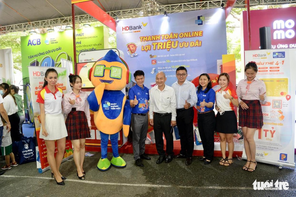 Chợ phiên Không tiền mặt: Cơ hội để bà con, công nhân tiếp cận những tiện ích mới nhất của xã hội - Ảnh 14. Chợ phiên Không tiền mặt: Cơ hội để bà con, công nhân tiếp cận những tiện ích mới nhất của xã hội - Ảnh 14.