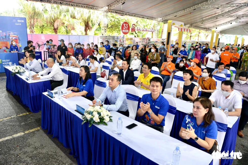 Chợ phiên Không tiền mặt: Cơ hội để bà con, công nhân tiếp cận những tiện ích mới nhất của xã hội - Ảnh 4. Chợ phiên Không tiền mặt: Cơ hội để bà con, công nhân tiếp cận những tiện ích mới nhất của xã hội - Ảnh 4.