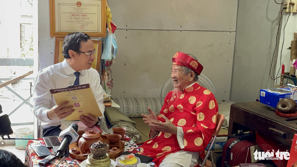 Cuộc phỏng vấn đặc biệt của Bí thư Nguyễn Văn Nên với nhà nghiên cứu 102 tuổi - Ảnh 1.