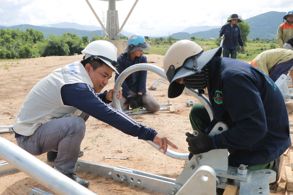 Chạy đua với thời tiết trên công trường điện Ninh Thuận - Ảnh 10.