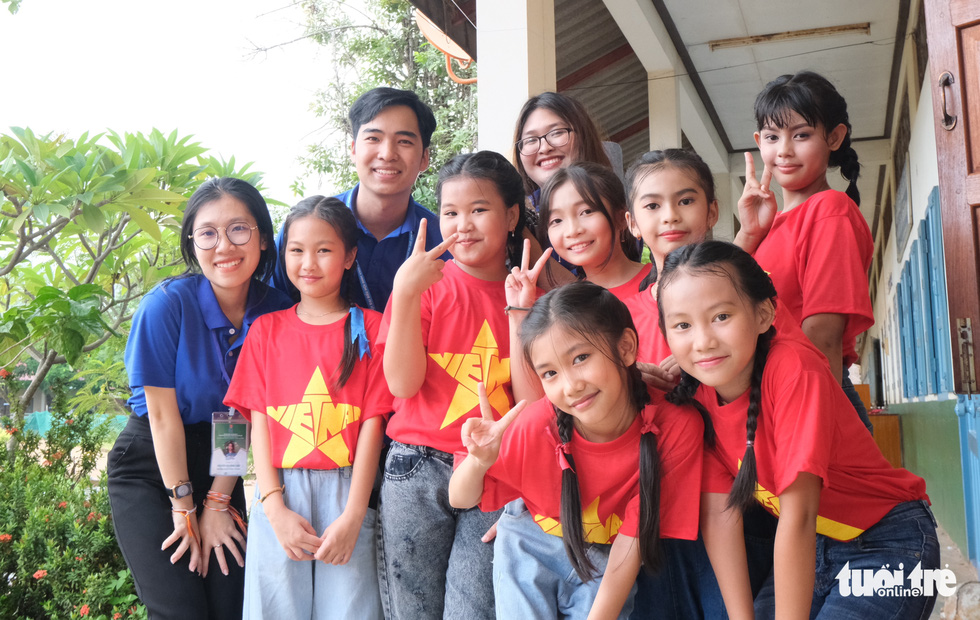 Dấu ấn 'Mùa hè xanh' trên đất bạn Lào của chiến sĩ tình nguyện TP.HCM