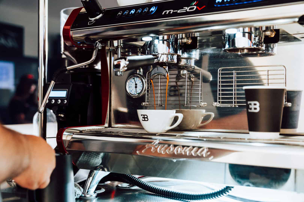 Bugatti mở quán cà phê ‘đi một lần cho biết’ với giá 1,4 triệu đồng/cốc - Ảnh 3.