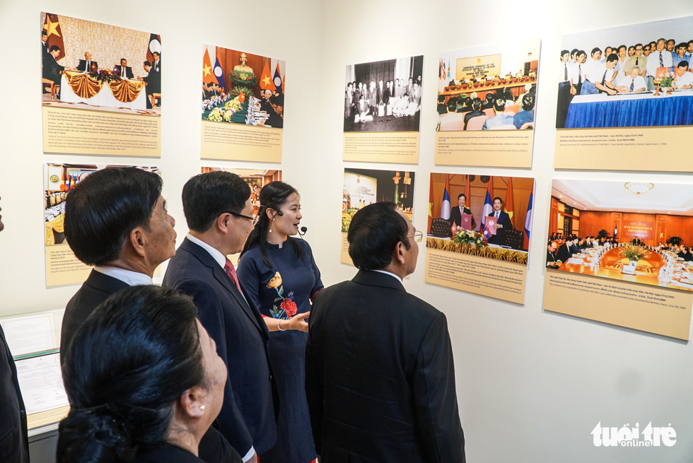 Hiểu hơn về tình hữu nghị Việt - Lào qua triển lãm kỷ niệm 60 năm ngày thiết lập quan hệ ngoại giao - Ảnh 2.