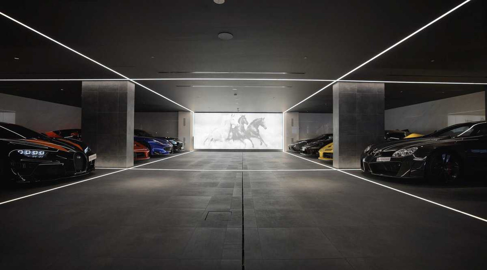 Garage dưới biển với bộ sưu tập siêu xe trị giá 24 triệu USD - Ảnh 3.