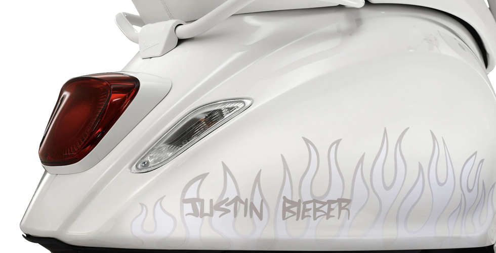 Vespa Sprint Justin Bieber ra mắt khách Việt, giá từ 115,8 triệu đồng - Ảnh 3. Vespa Sprint Justin Bieber ra mắt khách Việt, giá từ 115,8 triệu đồng - Ảnh 3.