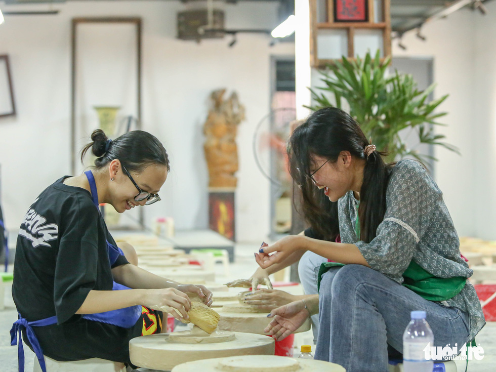 500-year-old pottery village - an interesting check-in point for young people in Hanoi - Photo 3.