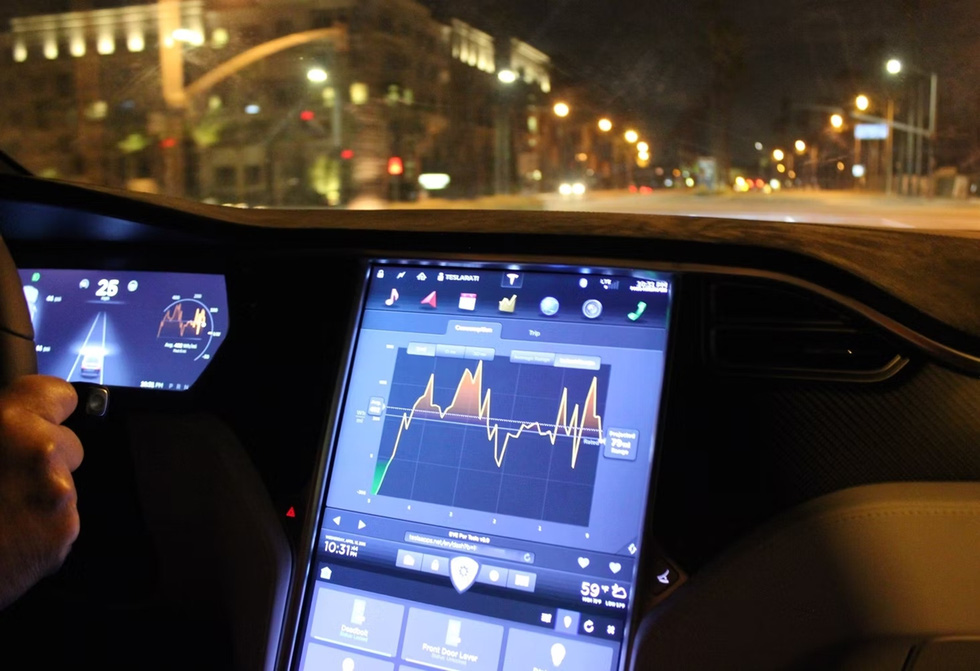 Xe điện Tesla Model X: Ngôi sao rắc rối của Elon Musk - Ảnh 6.