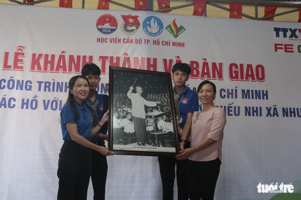 Bà Nguyễn Thị Lệ thăm gia đình chính sách và chiến sĩ tình nguyện hè TP.HCM - Ảnh 5.
