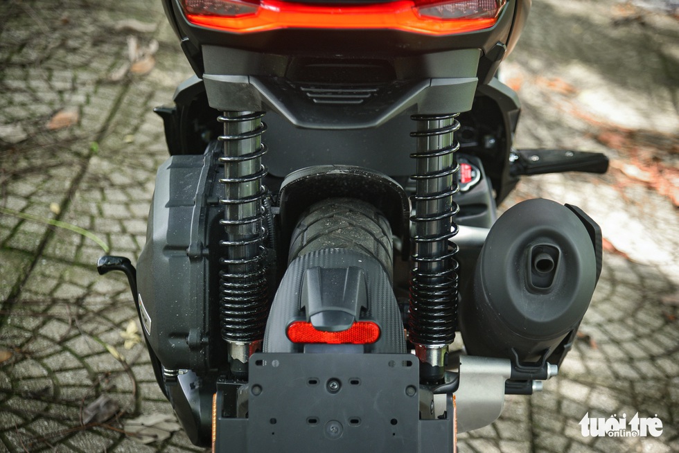 Xe tay ga cho dân mê phượt: Aprilia SR GT 200 giá từ 97 triệu đồng - Ảnh 6. Xe tay ga cho dân mê phượt: Aprilia SR GT 200 giá từ 97 triệu đồng - Ảnh 6.