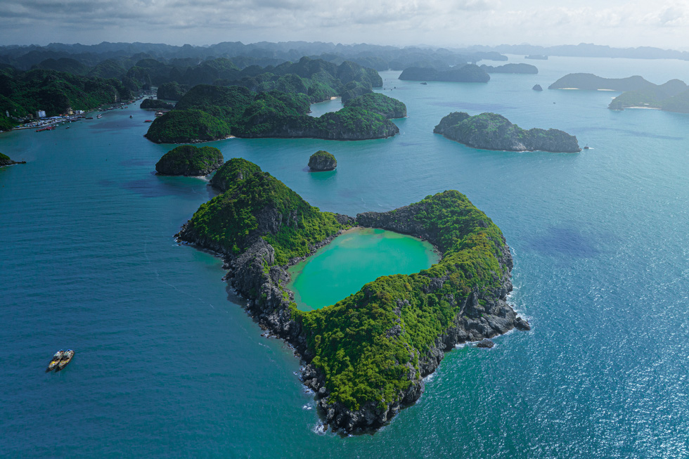 Go to Lan Ha Bay kayaking, discover Ang Mat - paradise among the world - Photo 12.