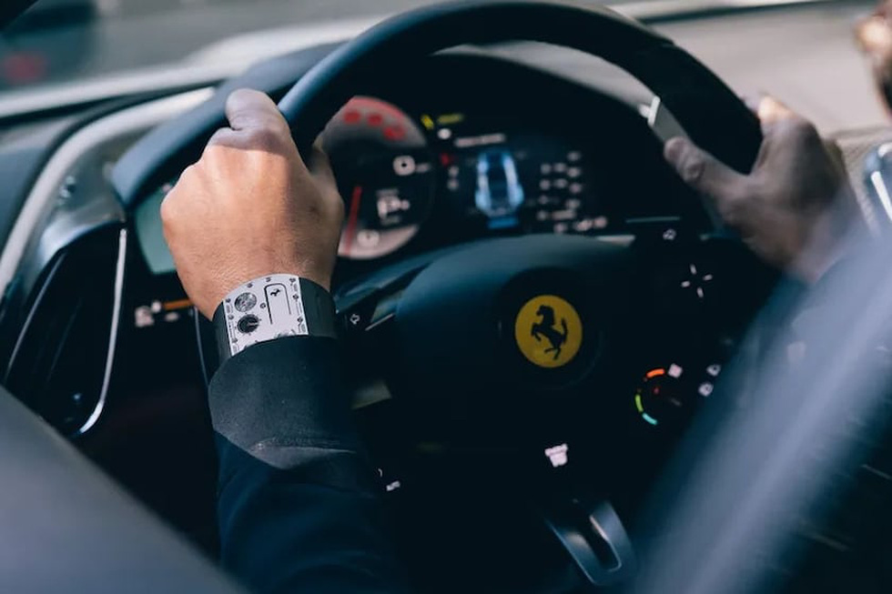 Ferrari bất ngờ công bố đồng hồ đeo tay mỏng nhất thế giới - Ảnh 1.