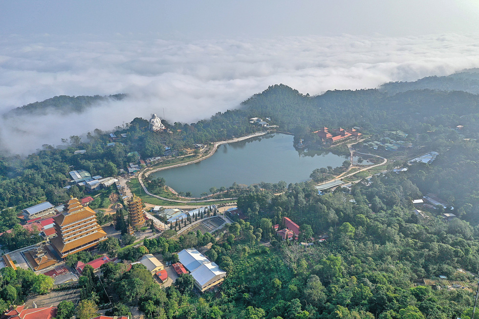 Về Tịnh Biên - An Giang leo núi Cấm, ngắm hoàng hôn trên cánh đồng thốt nốt - Ảnh 3.