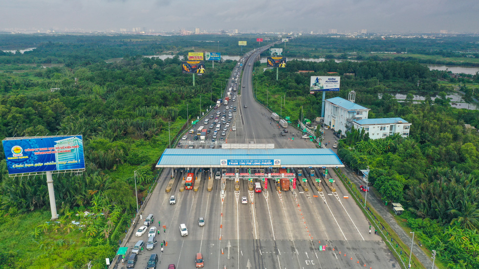 Ùn xe nhiều km trên cao tốc TP.HCM - Long Thành - Dầu Giây do nhiều xe chưa dán thẻ ETC - 3