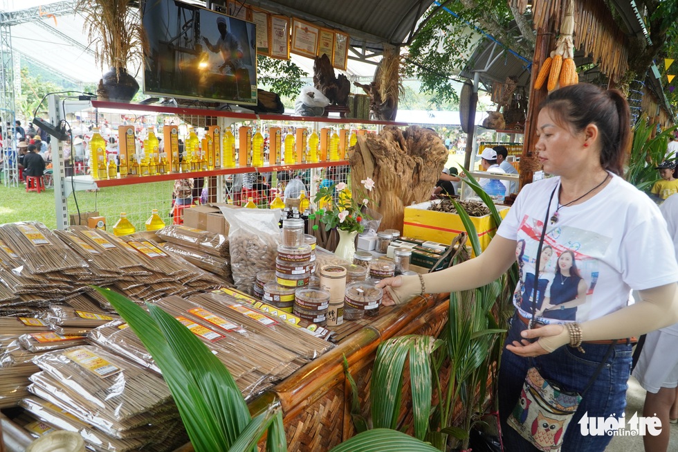 Going back to Dai Binh village to play festivals and enjoy fruit from the garden on the Thu Bon river - Photo 7.