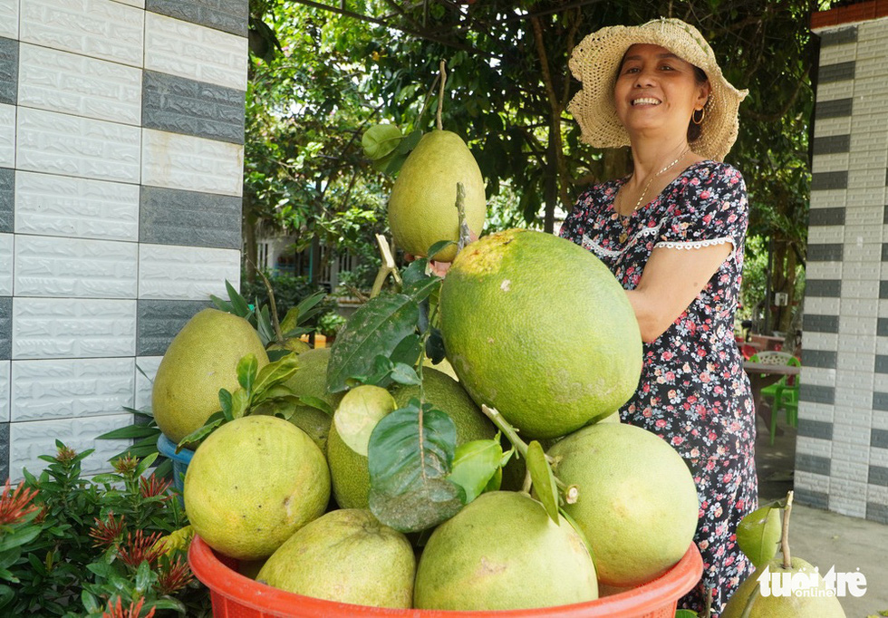 Going to Dai Binh village to play festivals and enjoy fruit from the garden on the Thu Bon river - Photo 1.