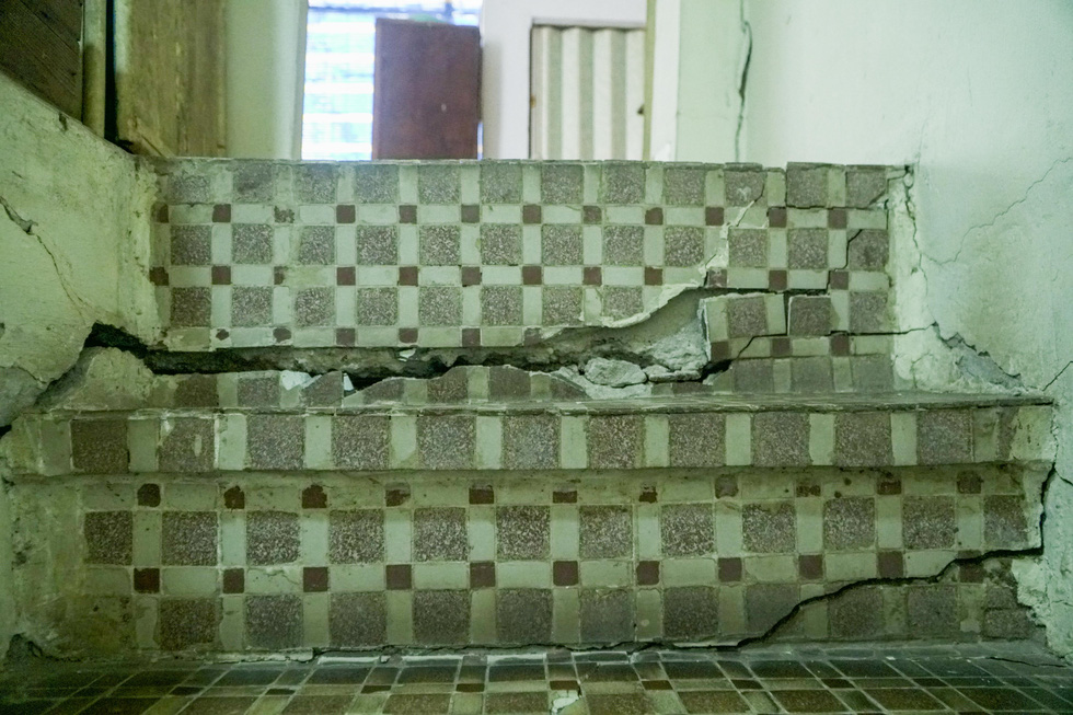 Nhà nứt toang hoác, chực chờ đổ sập cạnh dự án ga ngầm metro Nhổn - ga Hà Nội - Ảnh 5.