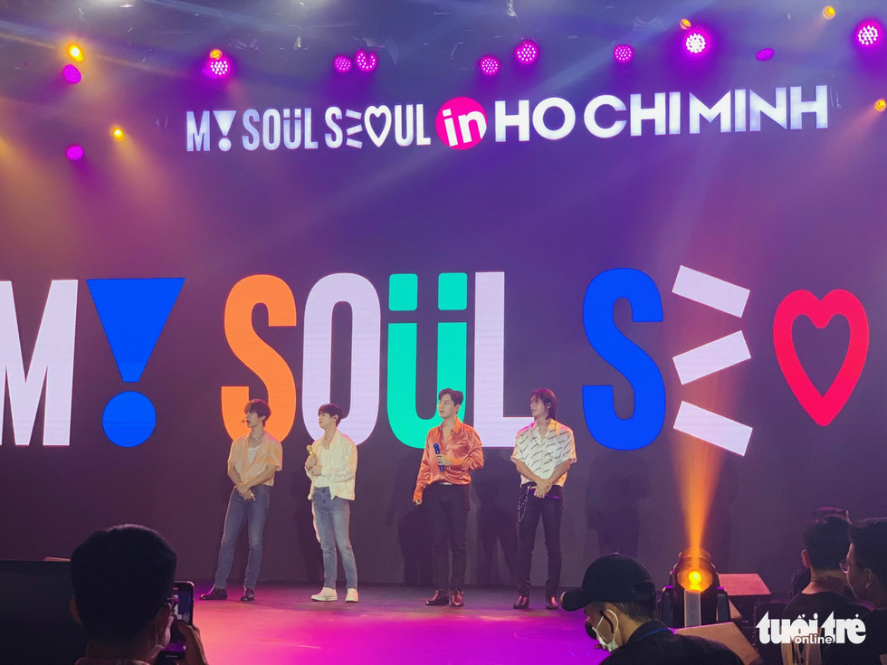 Nhóm nhạc Hàn Quốc Highlight biểu diễn ở TP.HCM cùng nhóm nhảy HOOK - Ảnh 7.