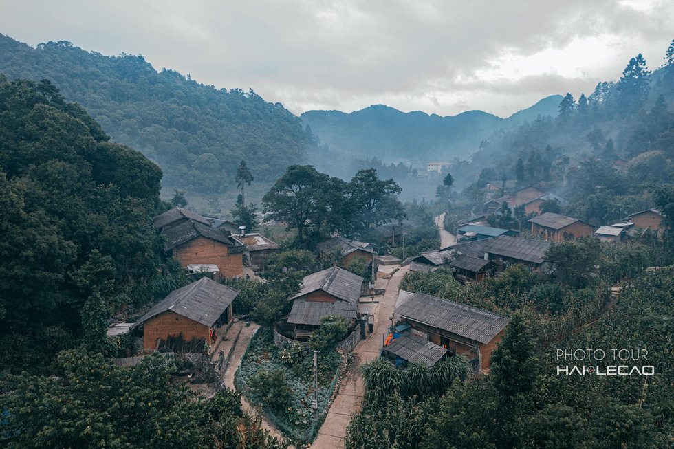 Driving on majestic roads, camping in the middle of Ha Giang mountains and rivers - Photo 5.