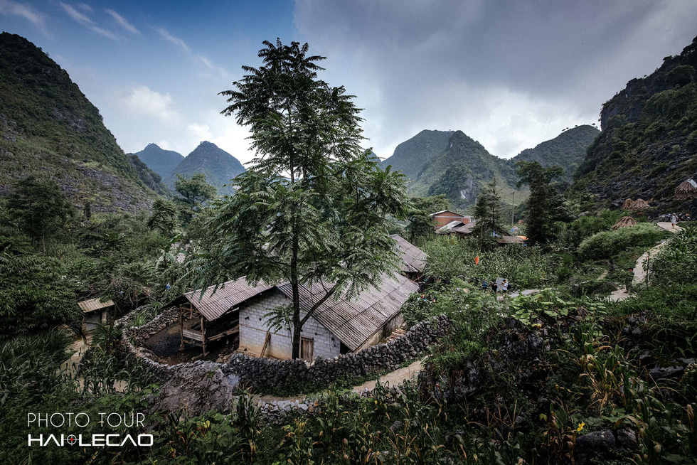 Driving on majestic roads, camping in the middle of Ha Giang mountains and rivers - Photo 6.