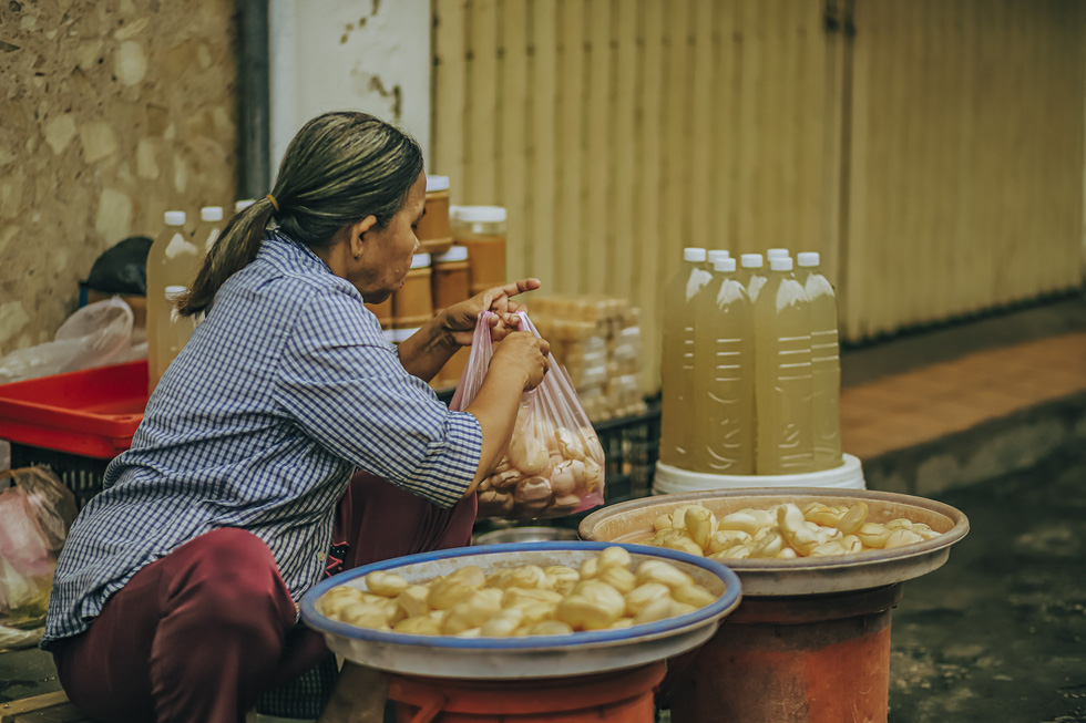 Lạc lối ở thiên đường ẩm thực chợ Châu Đốc - Ảnh 12.