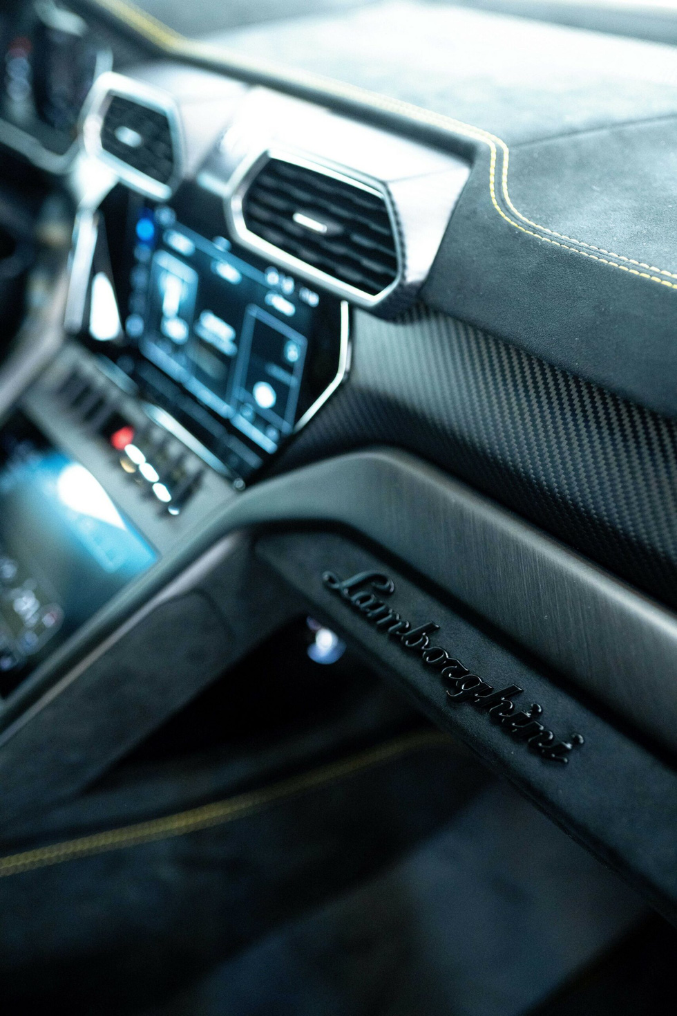Lamborghini Urus Performante ra mắt: Siêu SUV nhẹ hơn, mạnh hơn bao giờ hết - Ảnh 11.