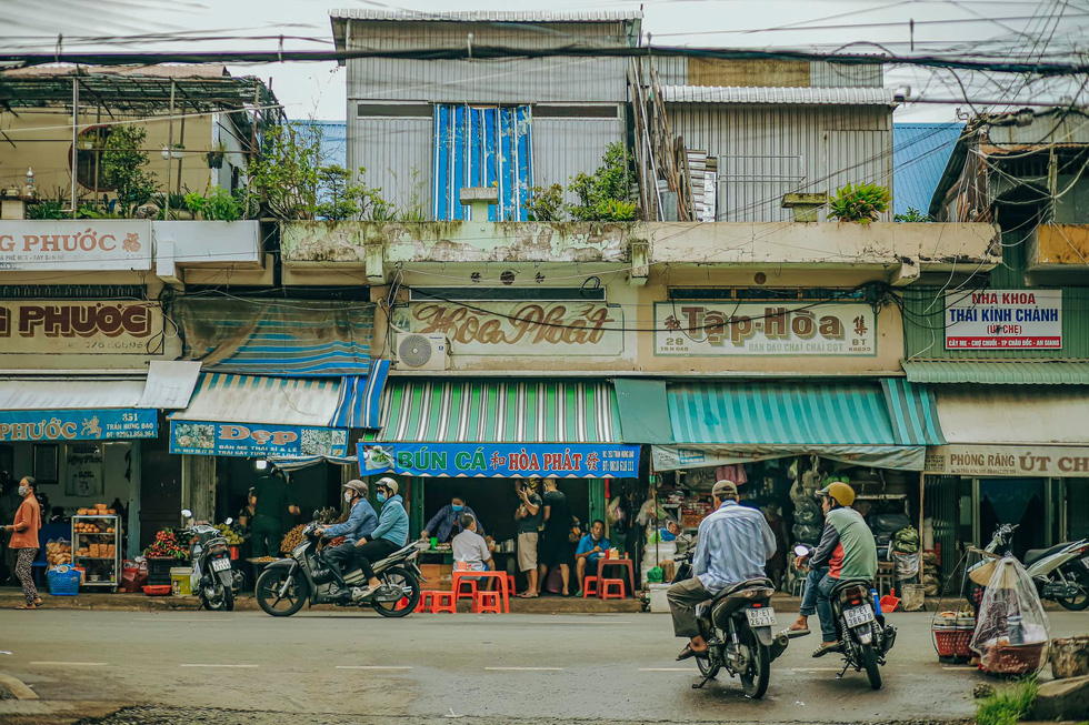 Lạc lối ở thiên đường ẩm thực chợ Châu Đốc - Ảnh 3.
