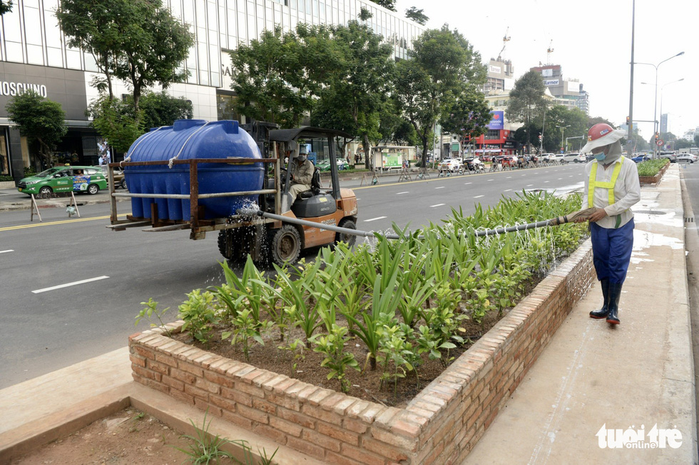 Người dân trung tâm TP.HCM vui mừng thoát cảnh 8 năm bị lô cốt bao vây - Ảnh 4.